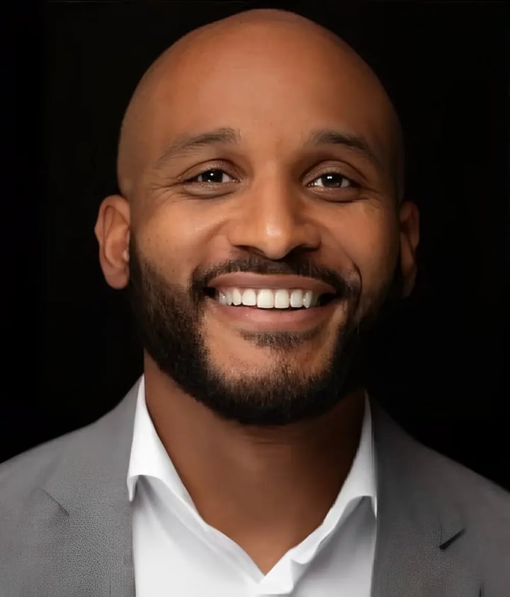 Daron Moore headshot